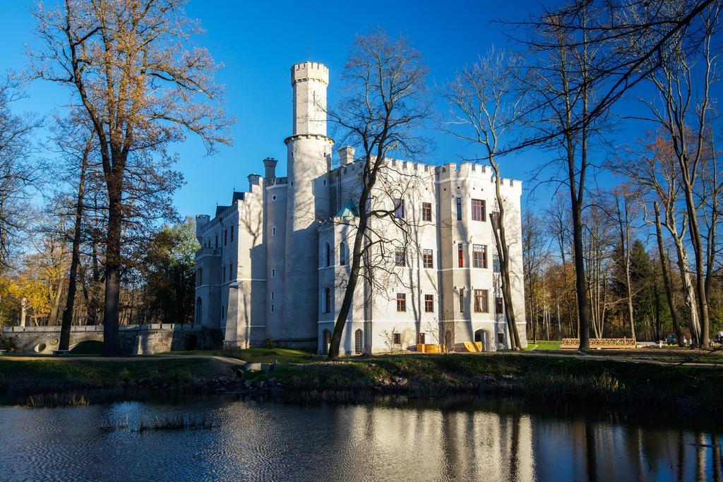 Hotel apartamentowy Zamek Karpniki Schloss Fischbach