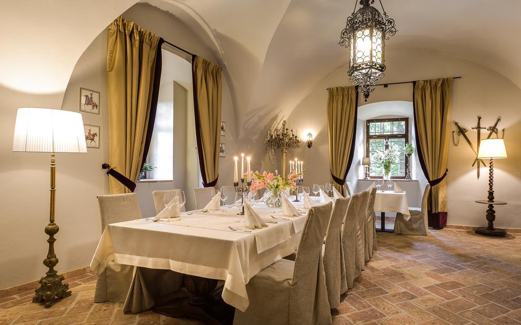 Апарт-готель Zamek Karpniki Schloss Fischbach 4*