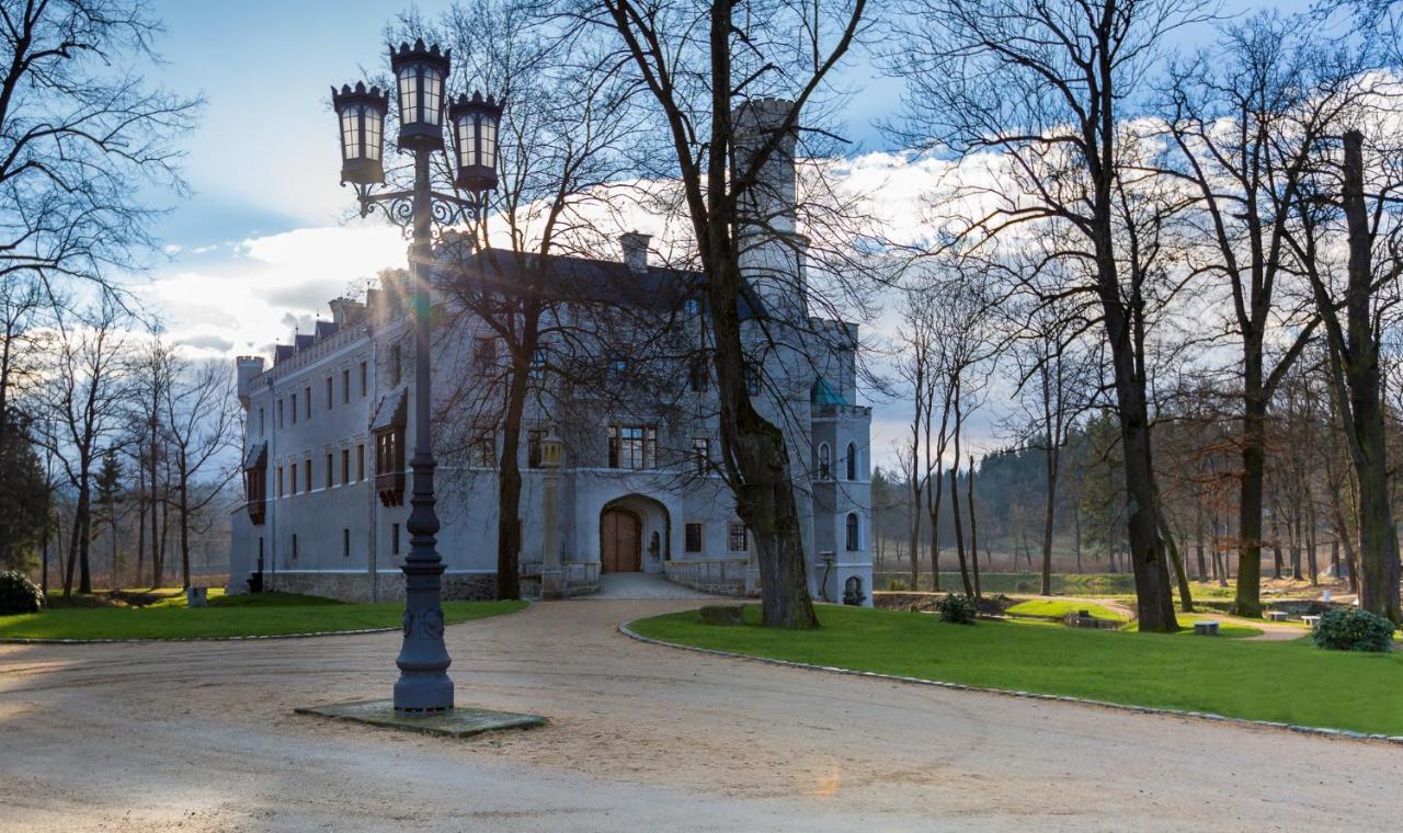 Zamek Karpniki Schloss Fischbach Hotel apartamentowy