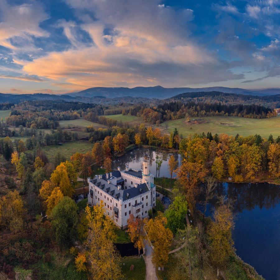 Zamek Karpniki Schloss Fischbach Апарт-готель Ломніца